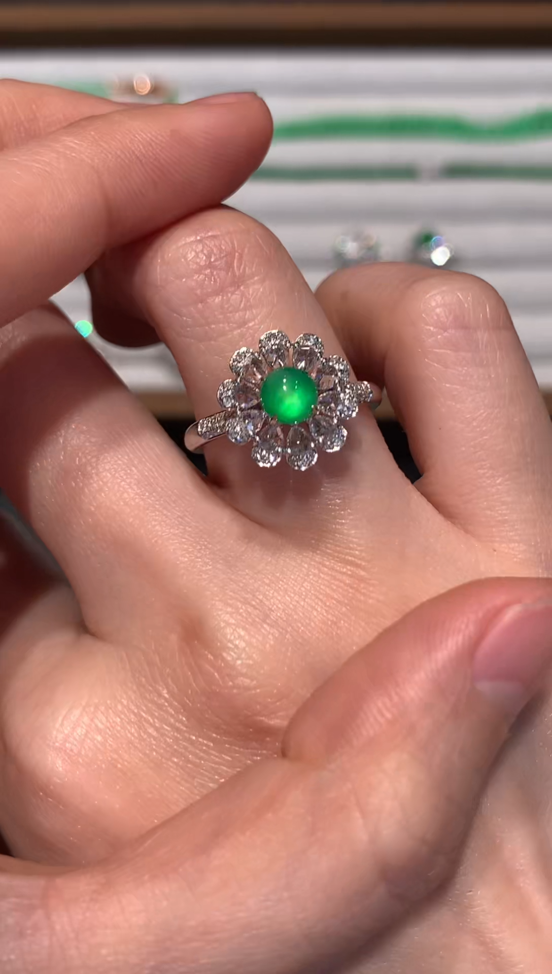 【闪购商品】翡翠戒指18K金镶嵌9800     