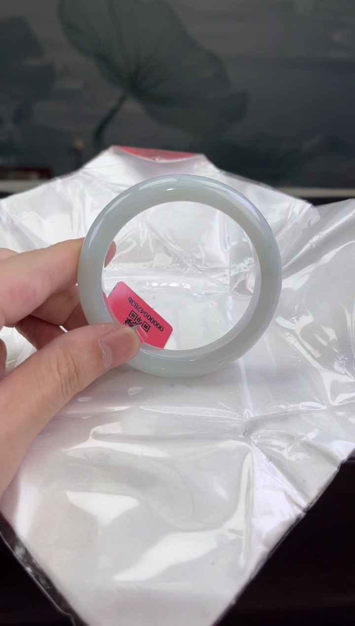 翡翠手镯未镶嵌翡翠手镯