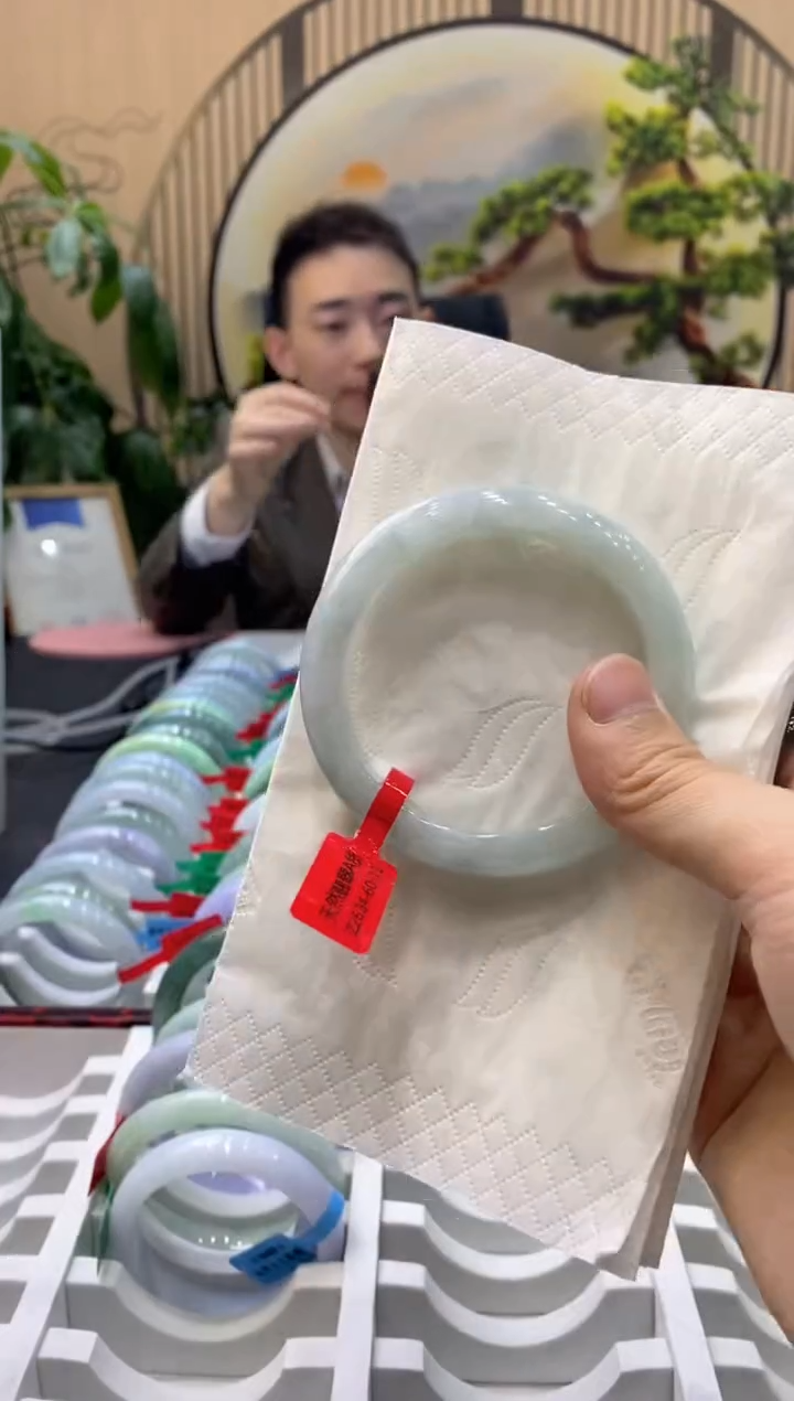 【闪购商品】翡翠手镯未镶嵌00002383