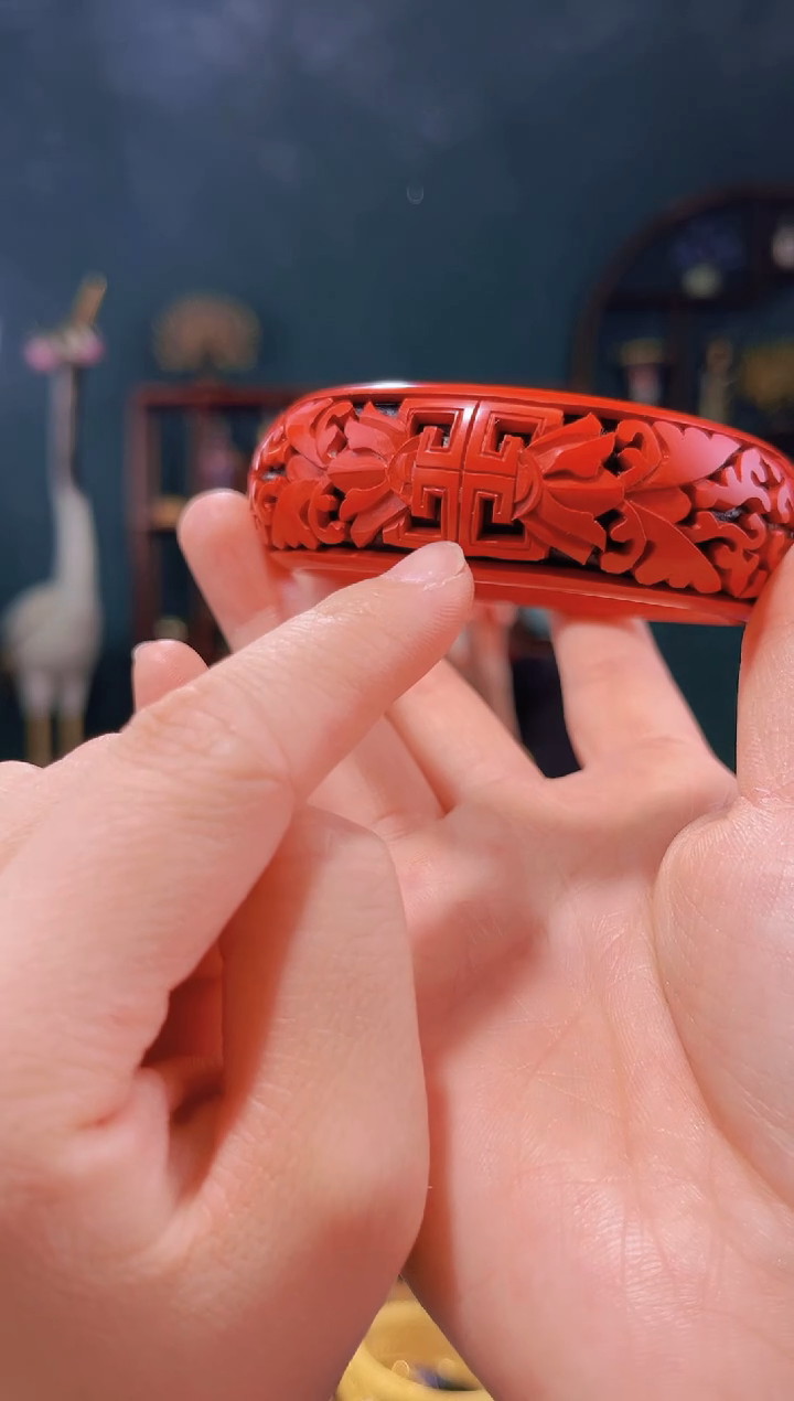 【闪购商品】雕漆手镯缠枝莲纹古背圈口58