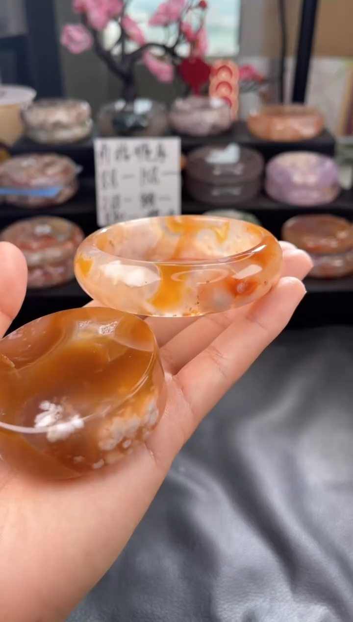 【闪购商品】石英质玉手镯未镶嵌55