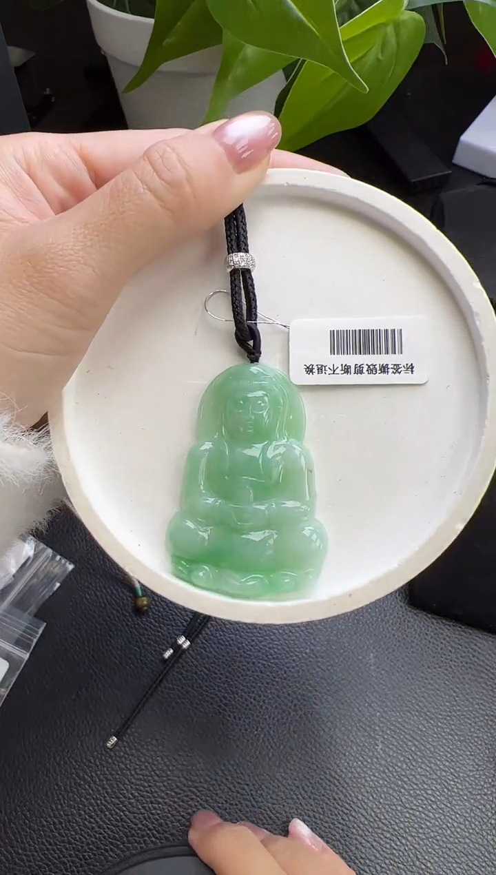 【闪购商品】翡翠颈饰未镶嵌观音