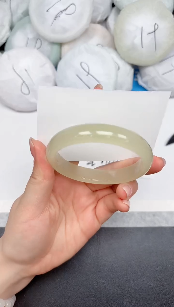 未镶嵌手镯石英质玉176/60