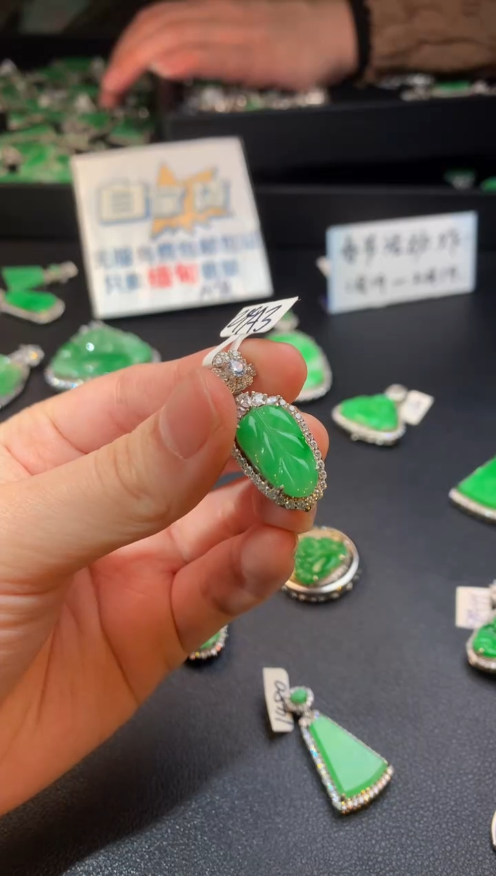 【闪购商品】翡翠颈饰银S925镶嵌翡翠