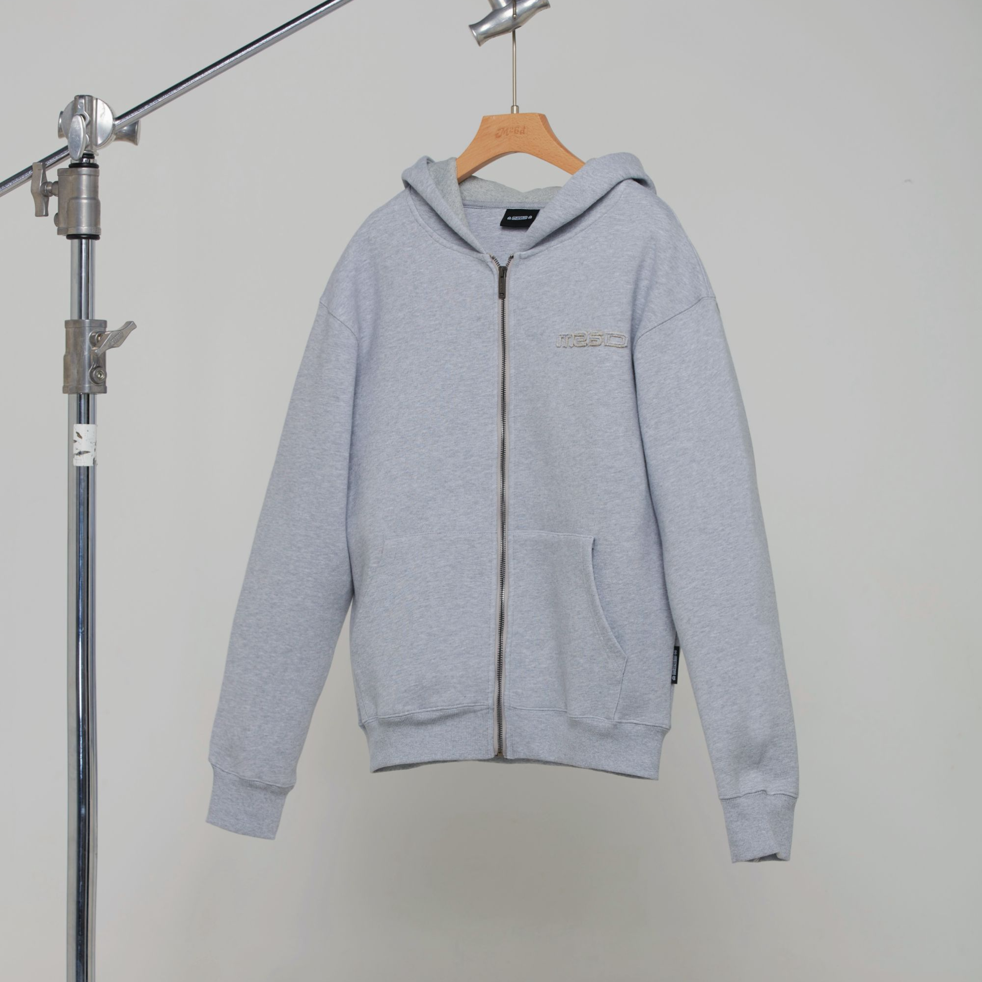 M26D“五十度灰”系列贴布刺绣拉链连帽卫衣