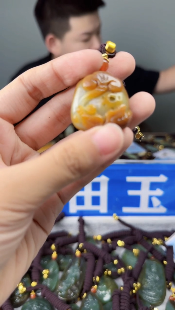 和田玉未镶嵌颈饰1