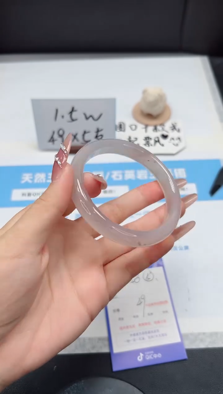 【闪购商品】石英质玉手镯未镶嵌53/63.3草花