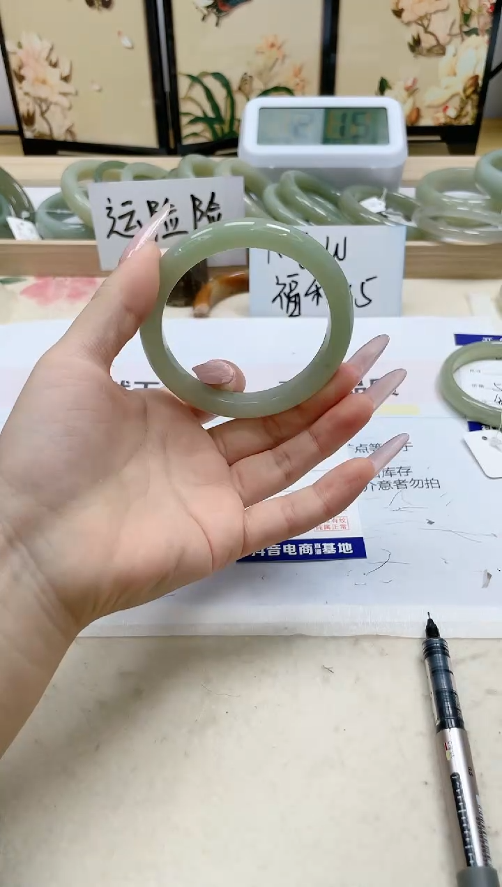 【闪购商品】石英质玉手镯未镶嵌244/58.3