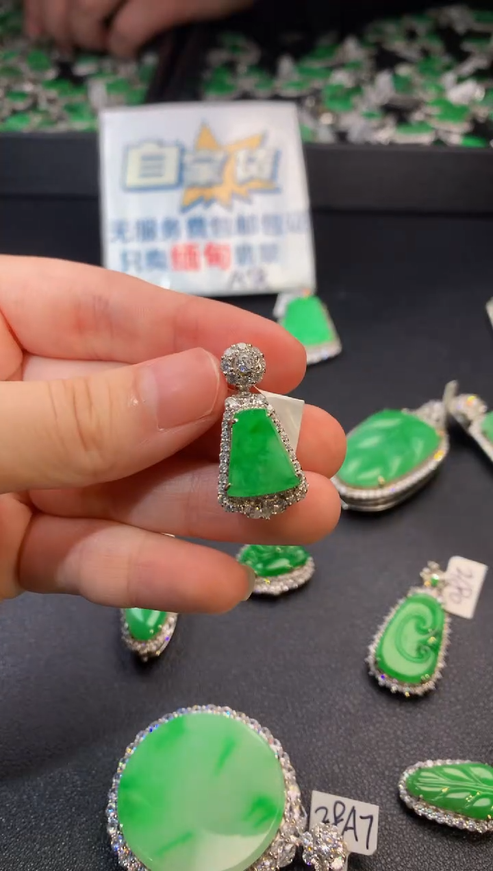 【闪购商品】翡翠颈饰银S925镶嵌翡翠