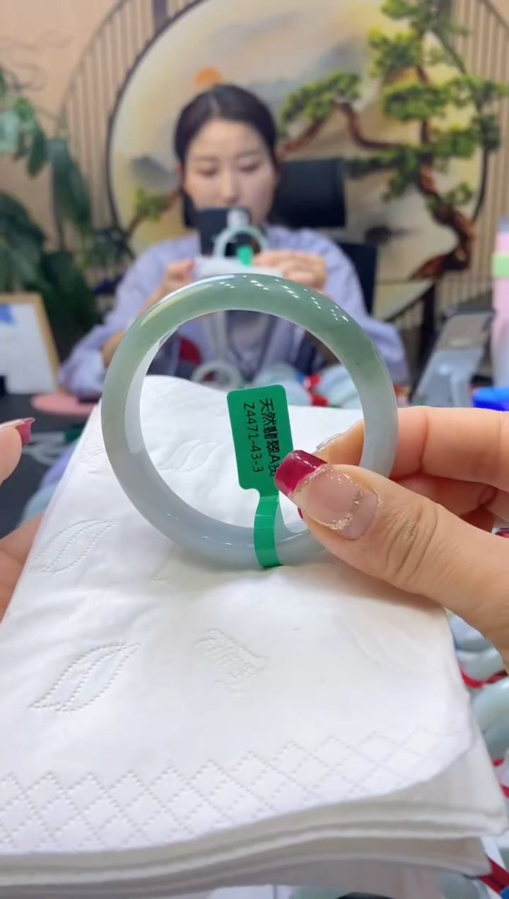 【闪购商品】翡翠手镯未镶嵌99908012