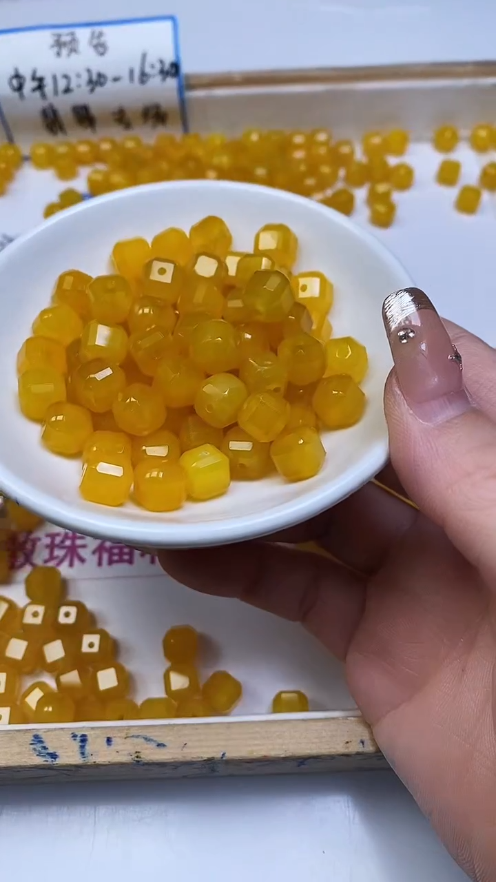 未镶嵌散珠玛瑙/玉髓A1076 鸡油黄玛瑙方糖10mm5个6.8元