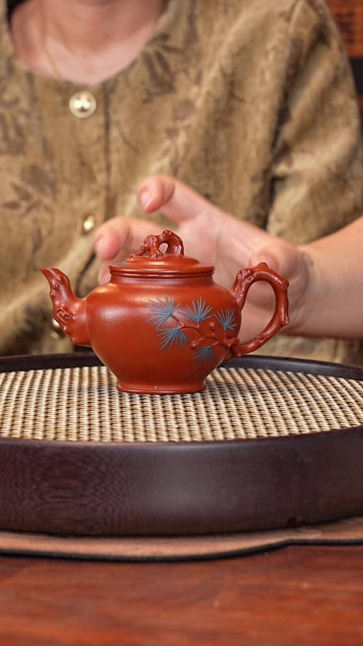 【闪购商品】紫砂茶壶惠海勤08-61 孟臣朱泥松报春