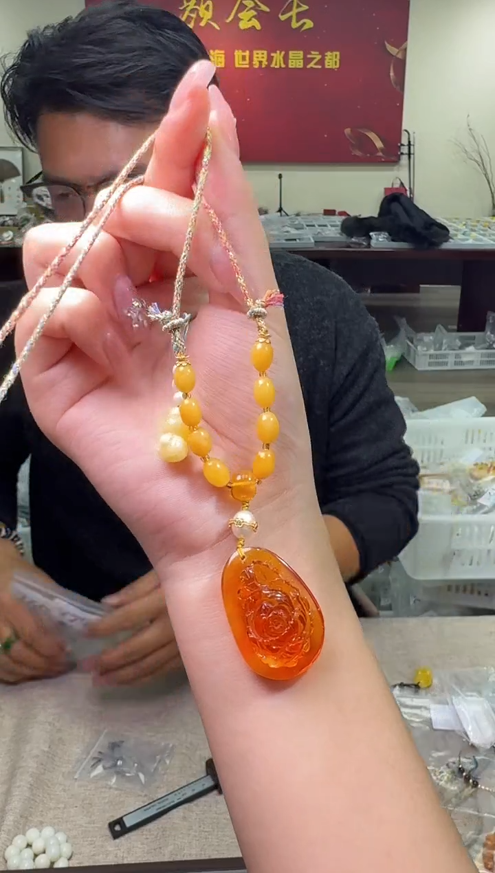 【闪购商品】琥珀颈饰未镶嵌     431