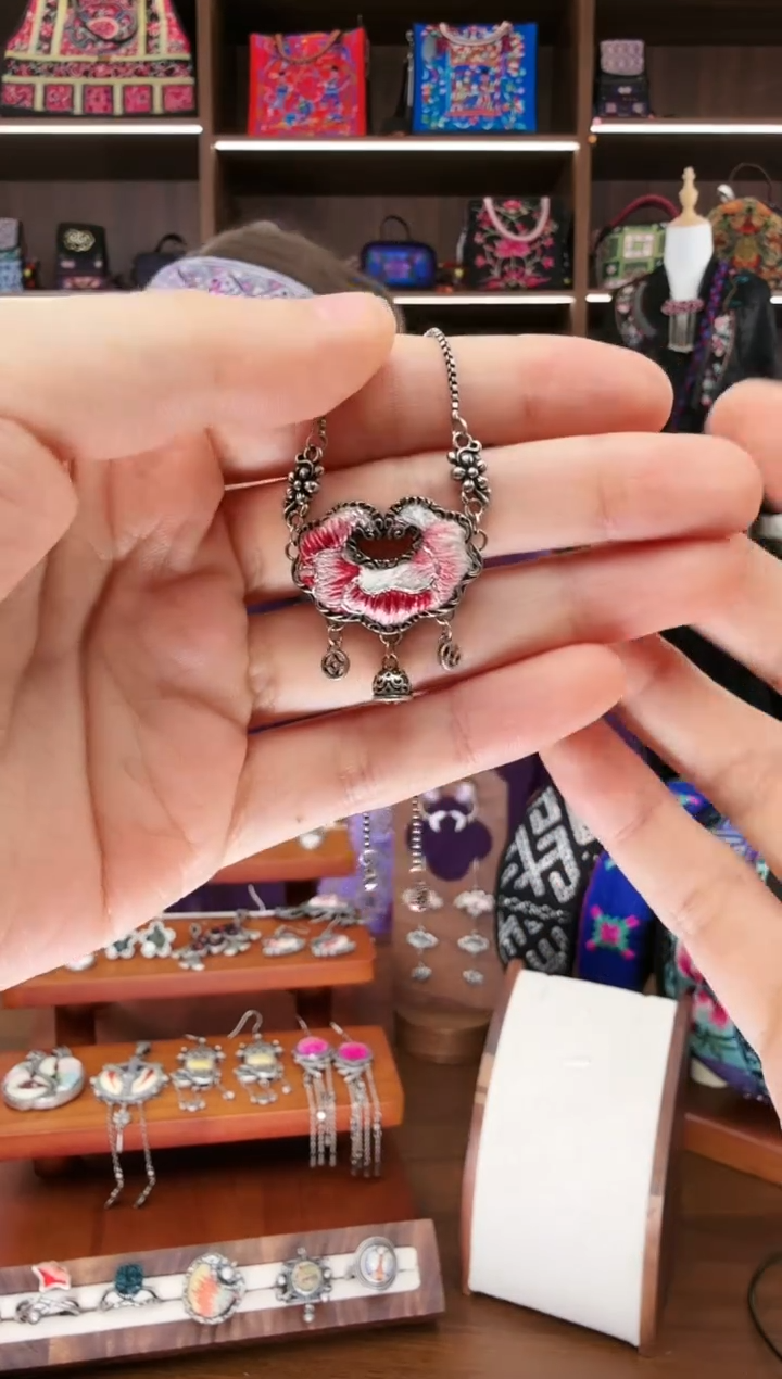 织绣126蚩梦苗族古绣