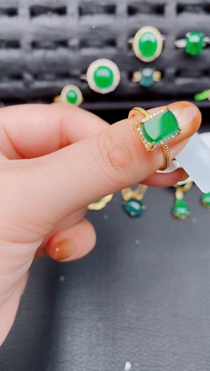 【闪购商品】翡翠戒指银S925镶嵌天然A货翡翠814