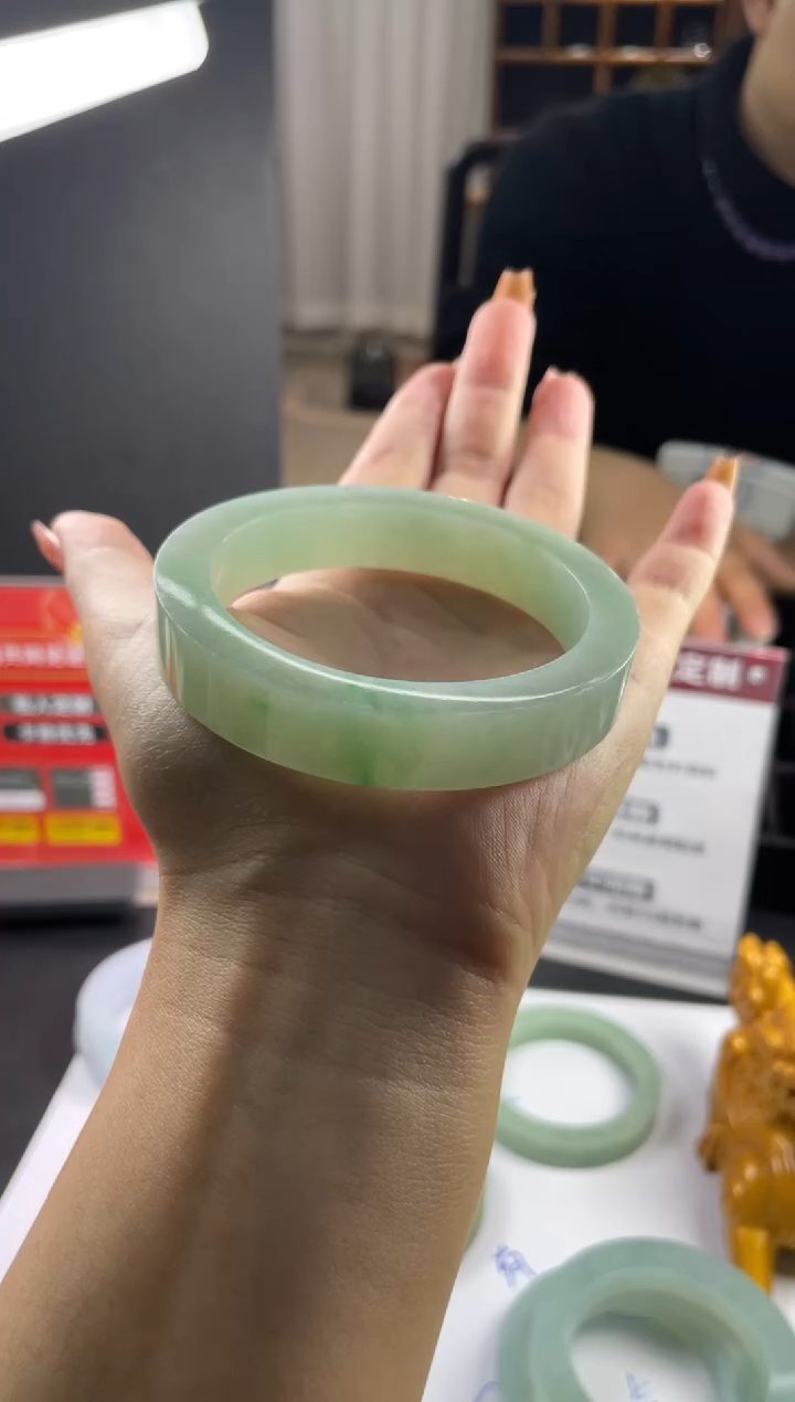 【闪购商品】定制翡翠手镯未镶嵌手镯DDS/发一件