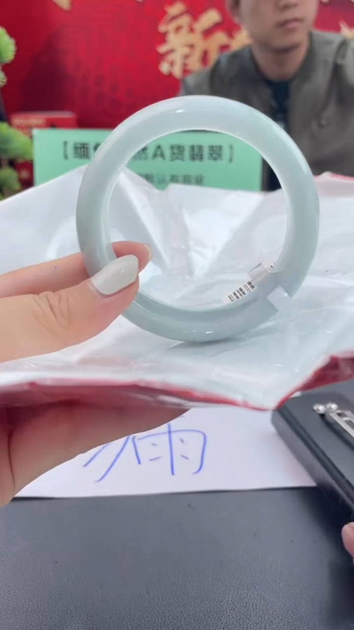 【闪购商品】翡翠手镯未镶嵌37翡翠手镯（微瑕）