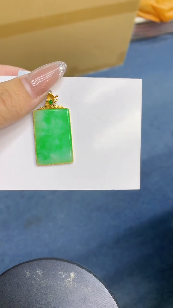 颈饰18K金镶嵌翡翠1