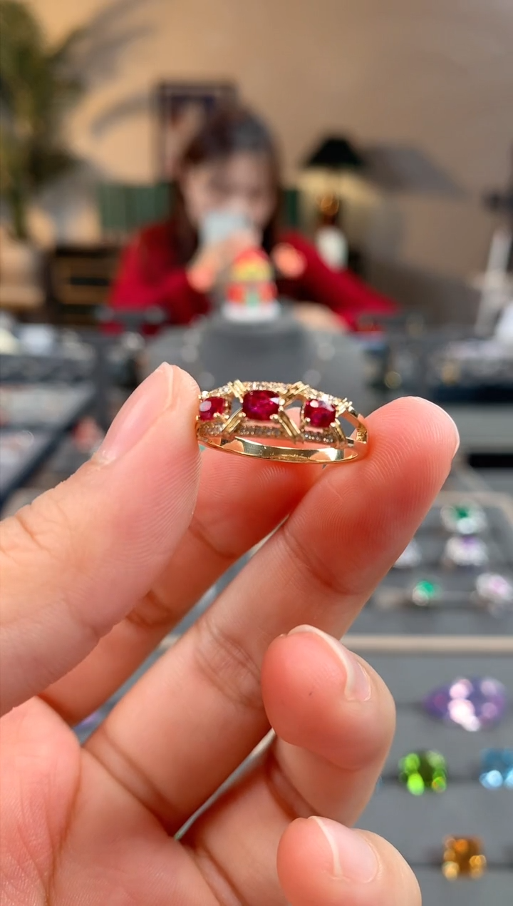 【闪购商品】红宝石戒指18K金镶嵌红宝石戒指