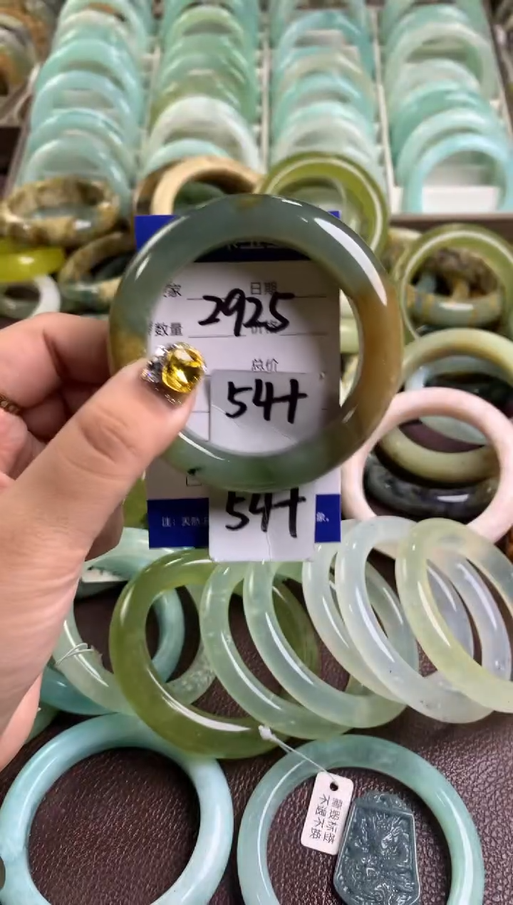 【闪购商品】蛇纹石玉手镯未镶嵌2925