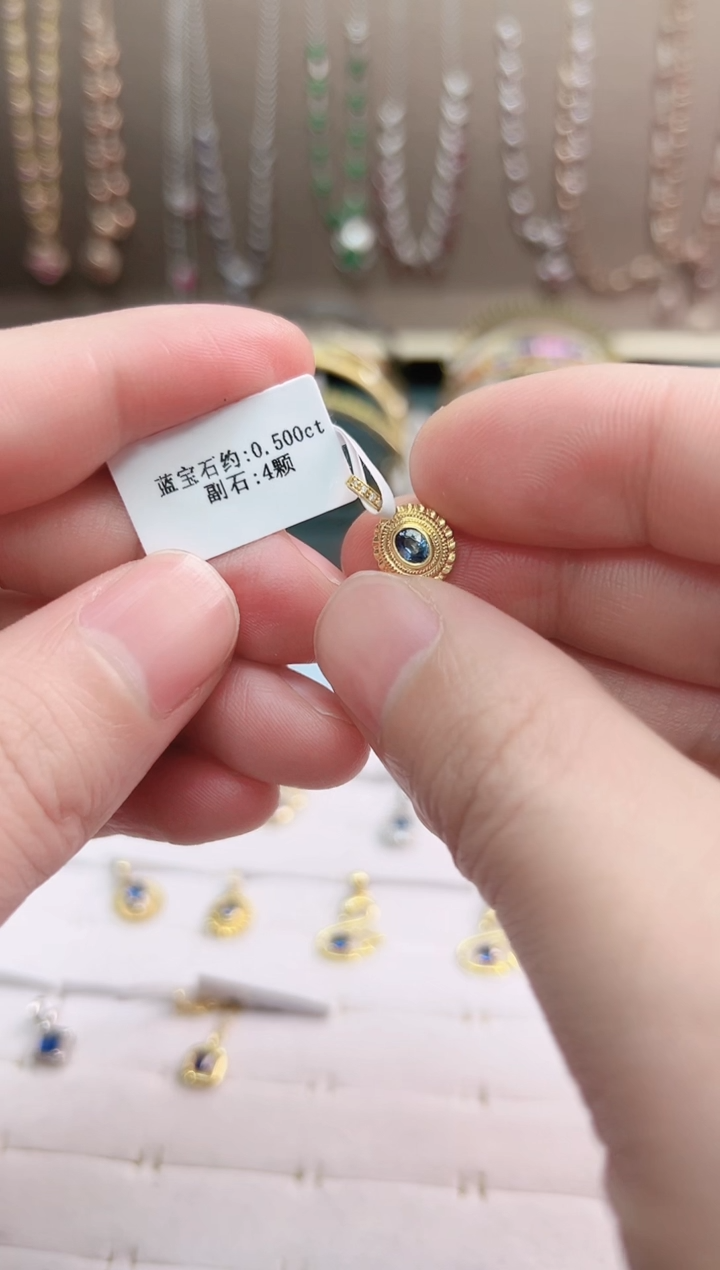 【闪购商品】蓝宝石吊坠18K金镶嵌.