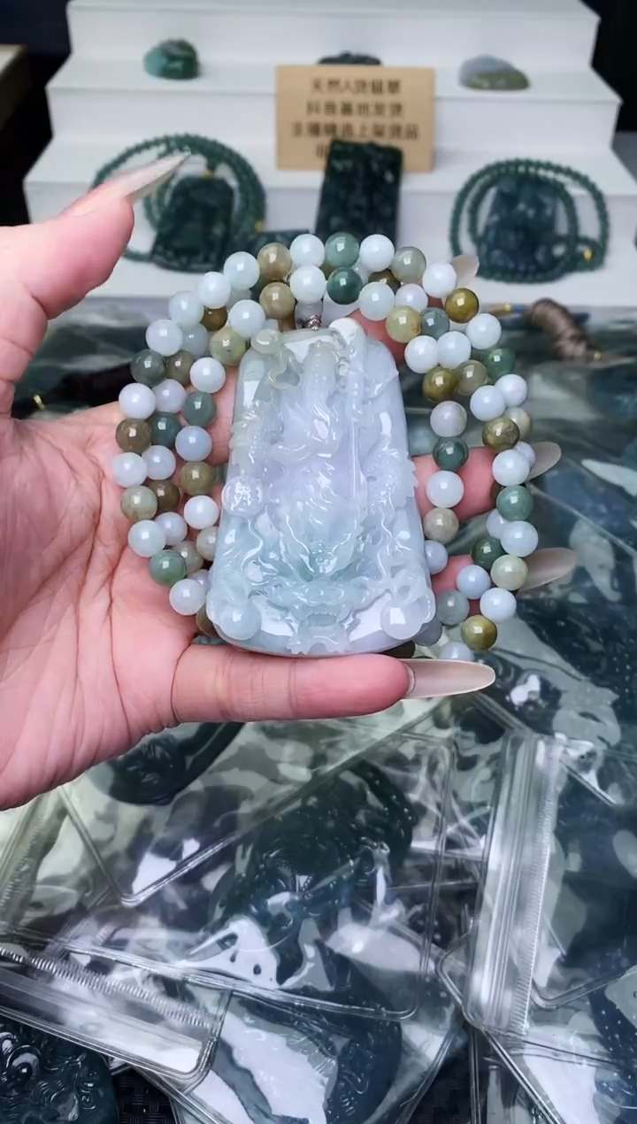 颈饰未镶嵌翡翠 