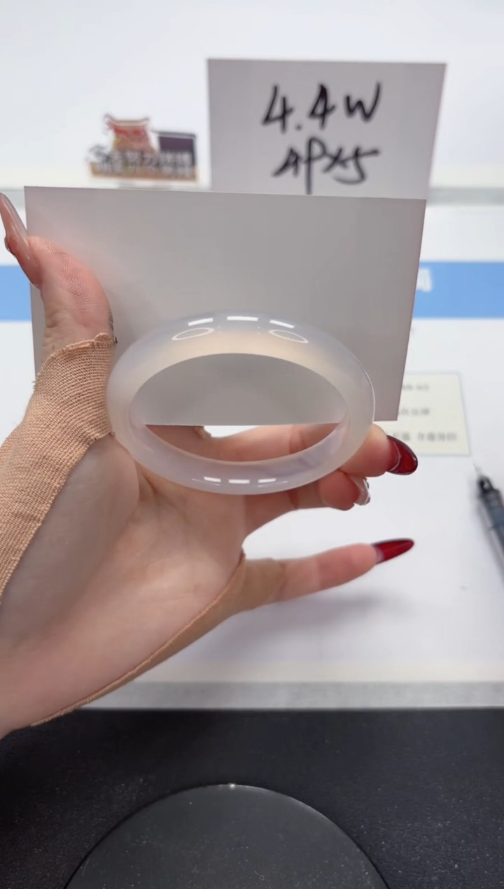 【闪购商品】石英质玉手镯未镶嵌A410-54.7