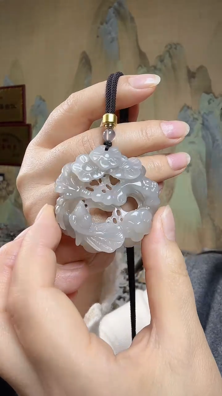 颈饰未镶嵌和田玉.