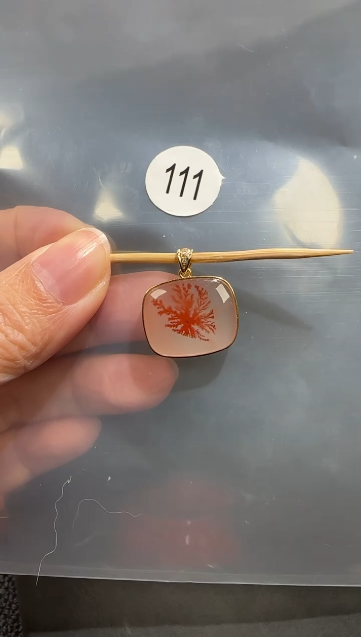 18K金镶嵌南红玛瑙珠宝半成品秋**语原矿无优化无胶裂草花吊坠