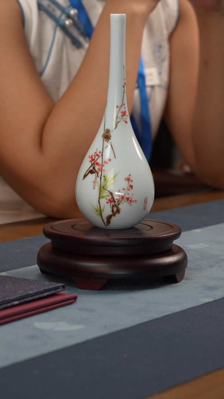 瓶1408-景德镇手工手绘釉下五彩长颈胆瓶