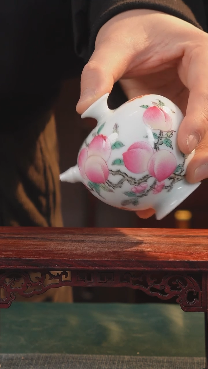 【闪购商品】摆件釉上粉彩纯手绘手工原创砚滴〖九桃〗