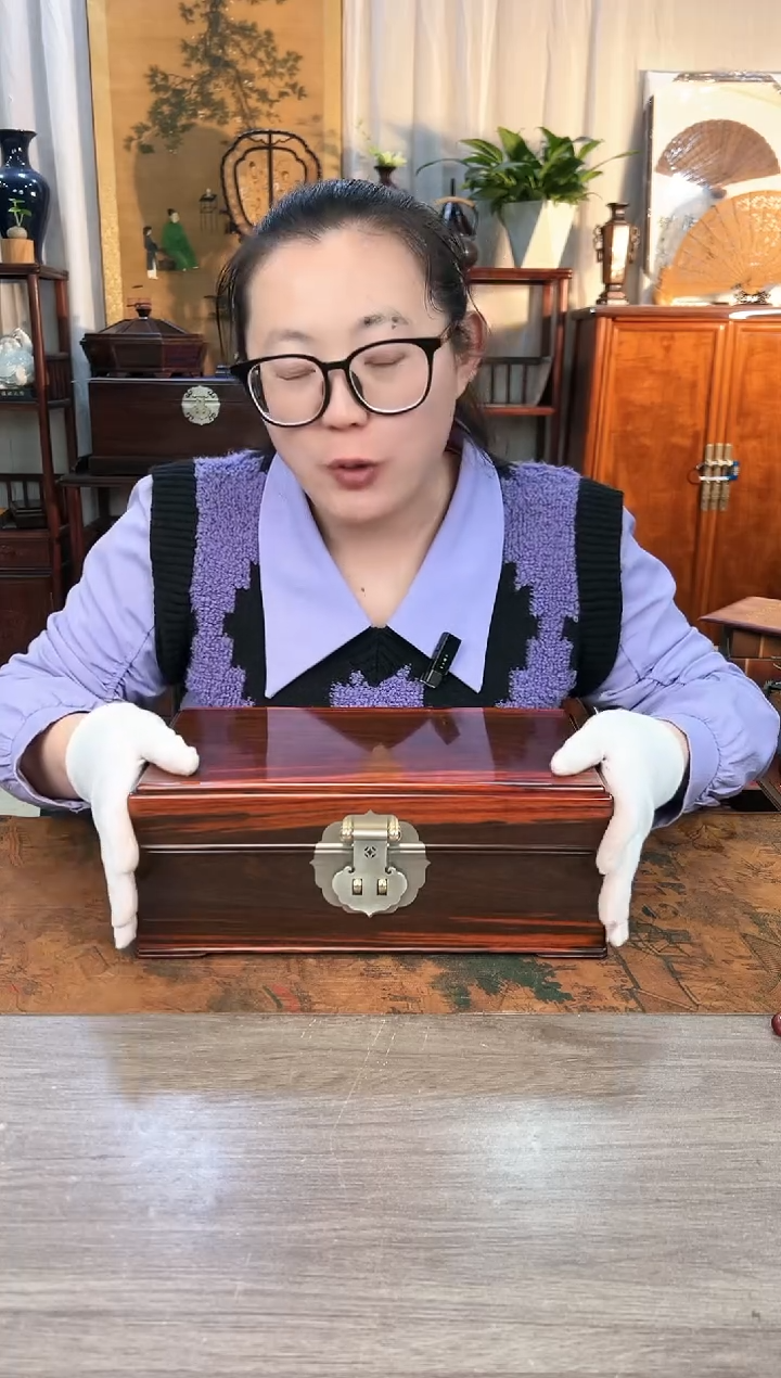 【闪购商品】红酸枝木类成套家具大红酸枝 素面线条盒32*17*11