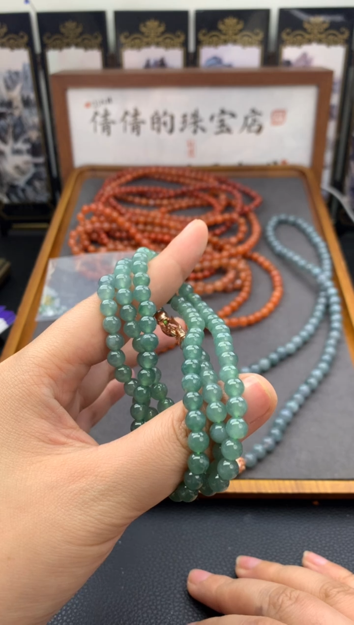 颈饰未镶嵌翡翠危料////////