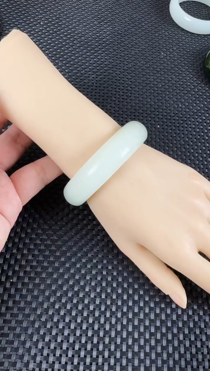 【闪购商品】和田玉手镯未镶嵌约56.3MM