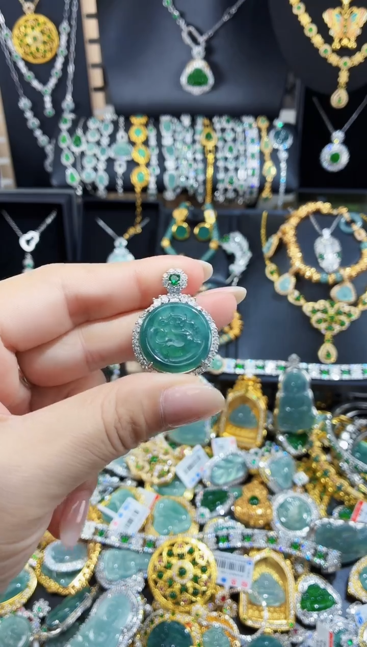 翡翠未镶嵌吊坠(不含链)天然翡翠a货 多样性发其一