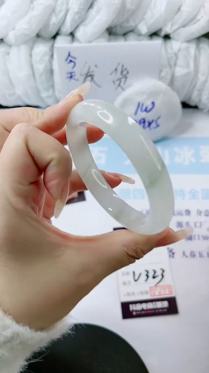 【闪购商品】石英质玉手镯合金多样性发货V323