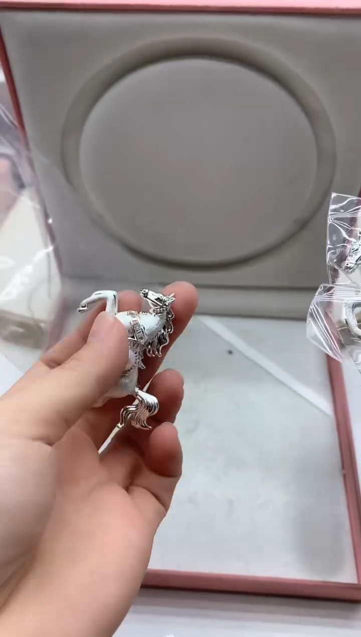 未镶嵌胸饰淡水珍珠多样性发其一