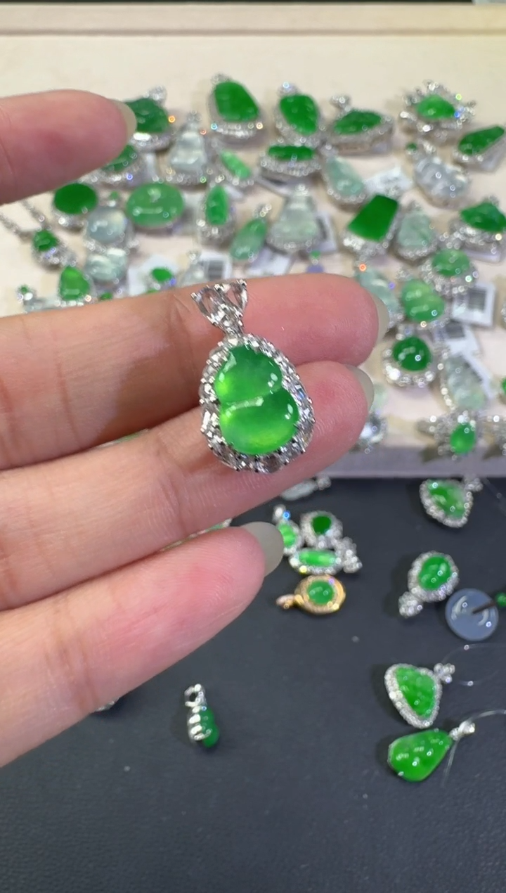 吊坠(不含链)18K金镶嵌翡翠A470|35000