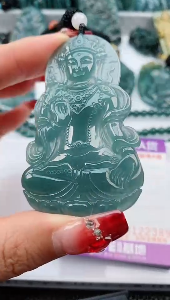 【闪购商品】翡翠颈饰未镶嵌            