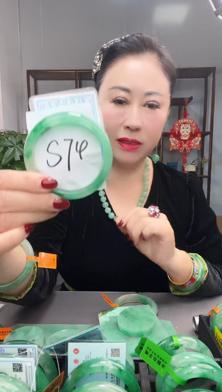 【闪购商品】石英质玉手镯未镶嵌1