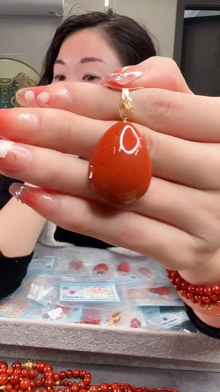【闪购商品】南红玛瑙吊坠(不含链)18K金镶嵌/水滴