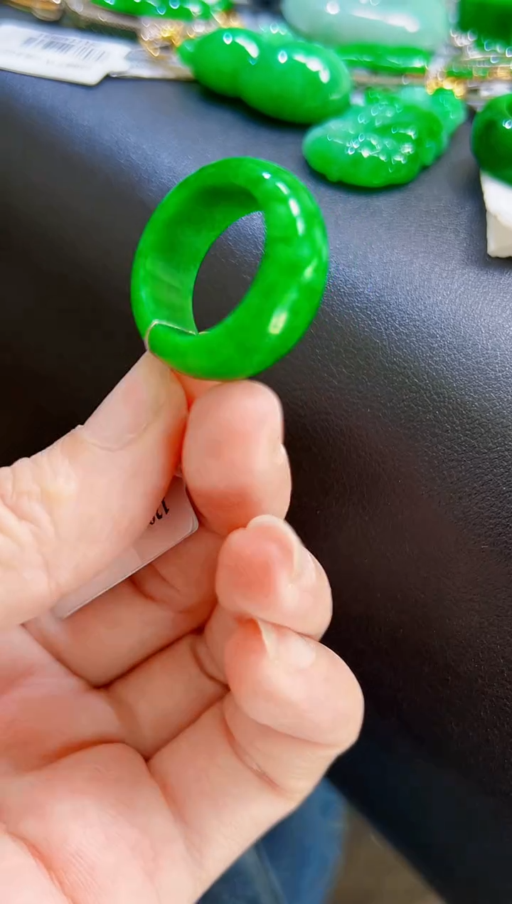 颈饰未镶嵌翡翠s*y戒圈