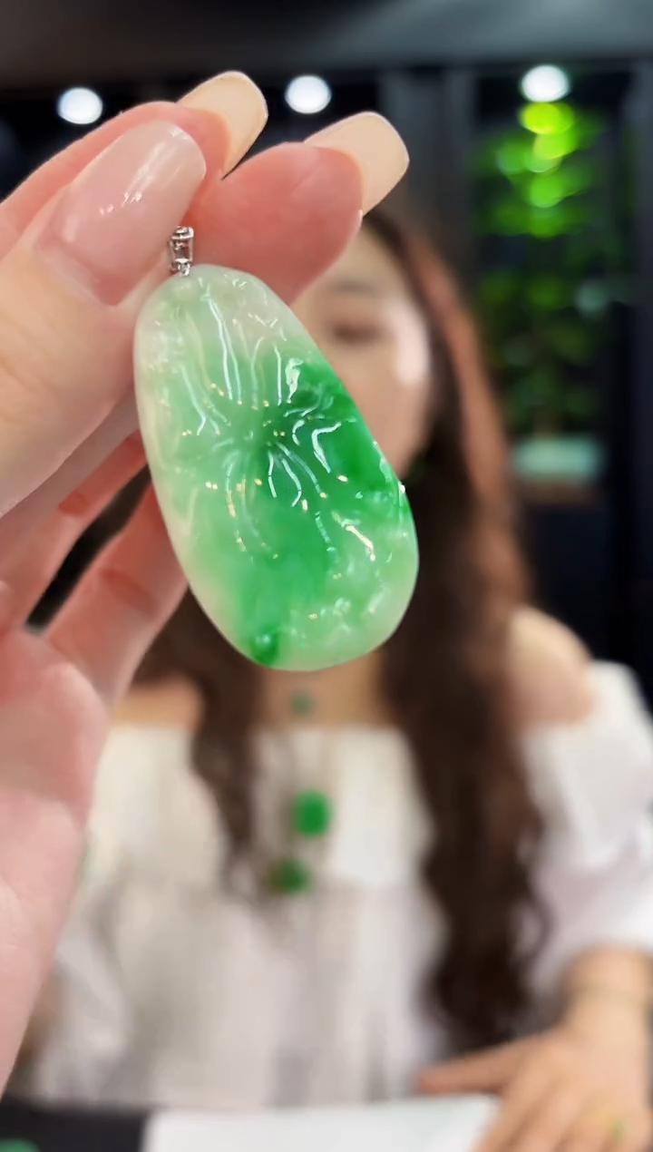 颈饰18K金镶嵌翡翠 缅料A货/支持复检/一件