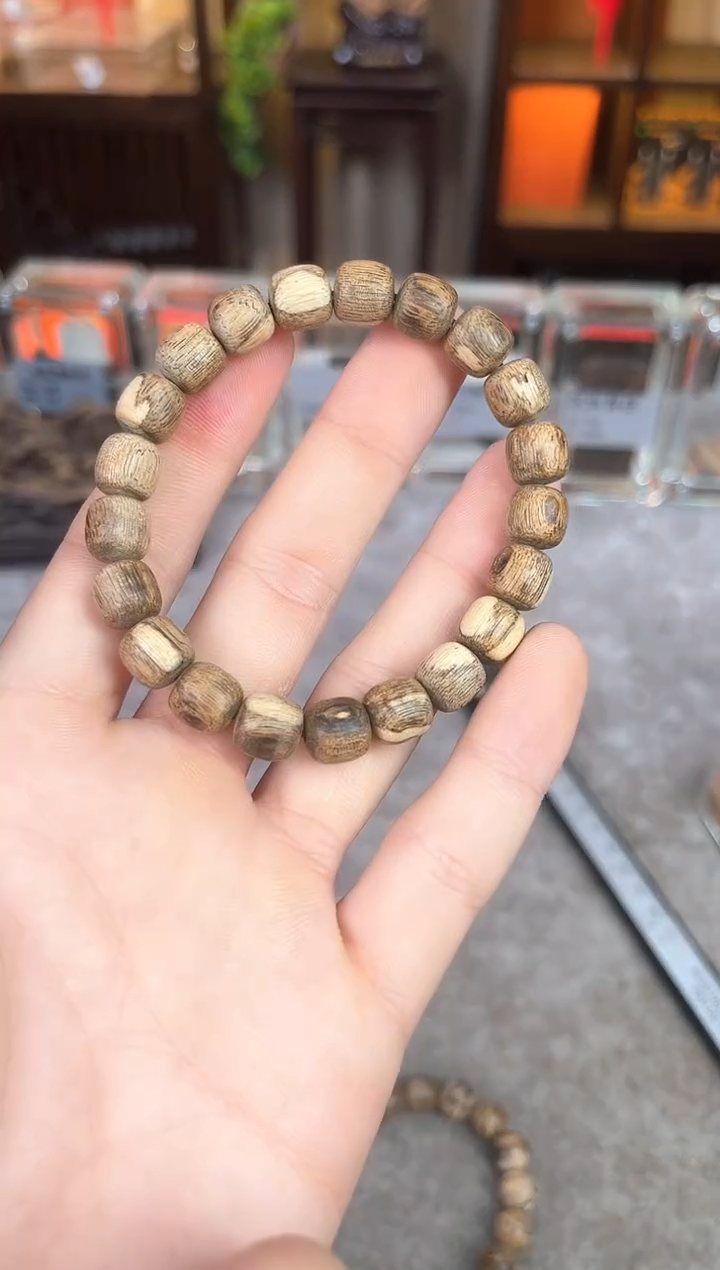 【闪购商品】沉香手串50号海南黑油格多样性发货1条