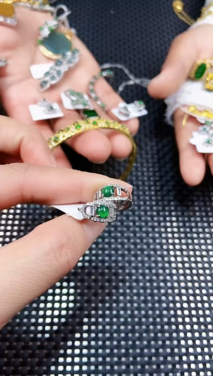 【闪购商品】翡翠耳饰未镶嵌1111111111