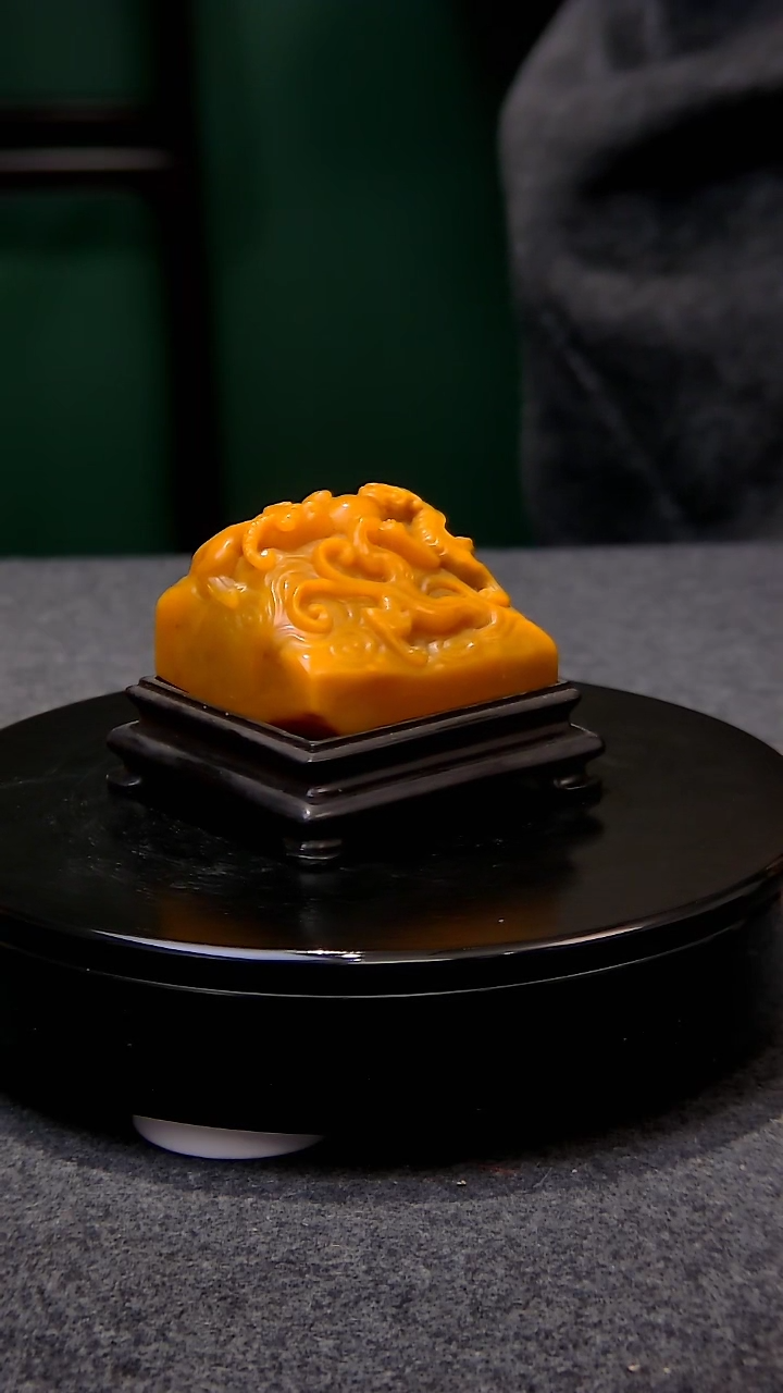 【闪购商品】田黄石麦芽糖螭龙玺