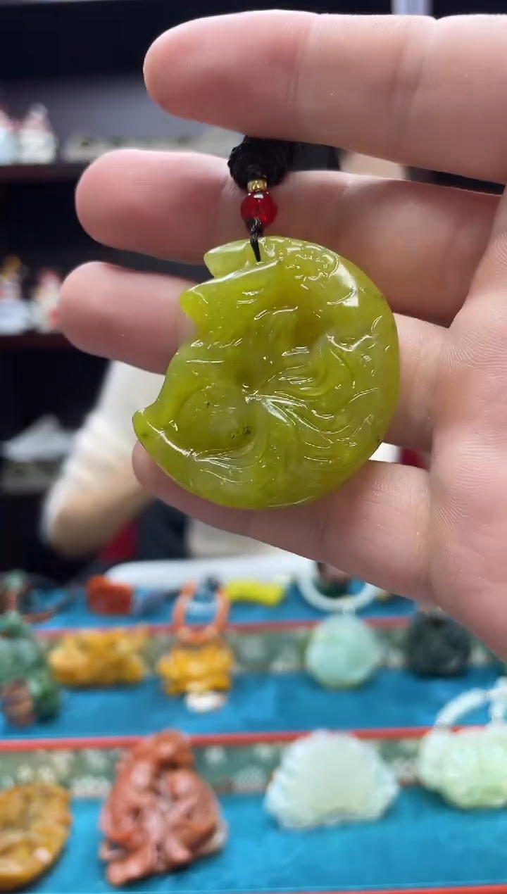 未镶嵌岫玉吊坠·