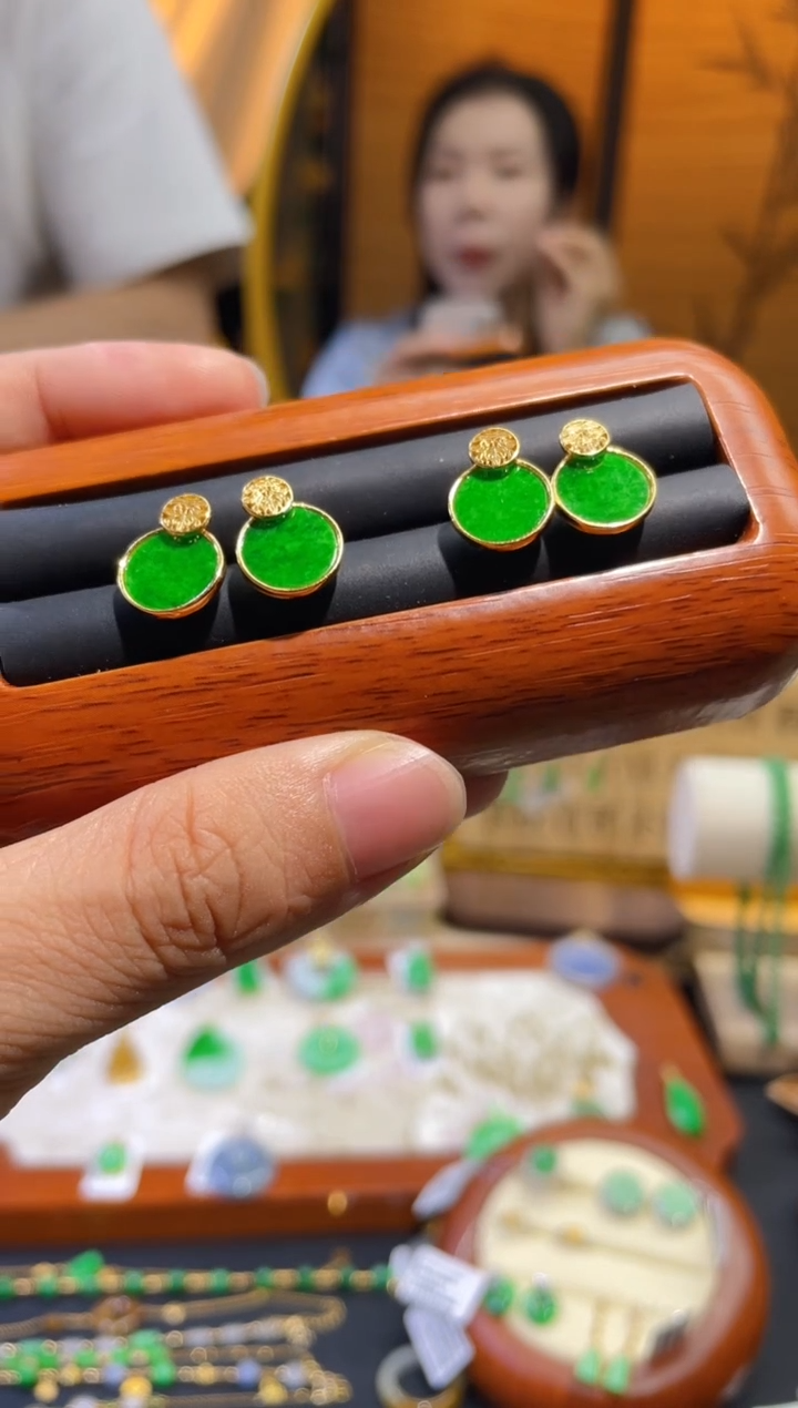 翡翠未镶嵌颈饰耳钉  多样性发货 发其一