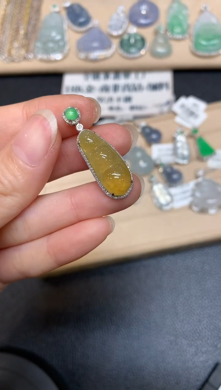 【闪购商品】翡翠颈饰18K金镶嵌福豆【无服务费