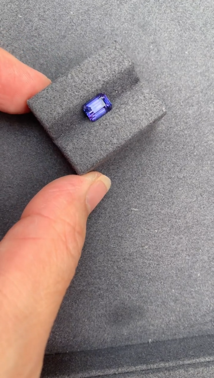 【闪购商品】彩色蓝宝石裸石未镶嵌1.5ct无烧紫蓝宝